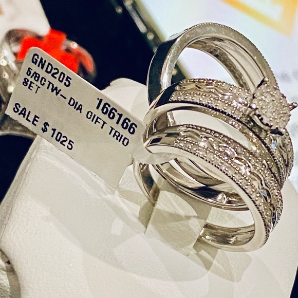 Exquisite matching his hers wedding ring band set 100% real genuine diamonds! - Picture 4 of 8